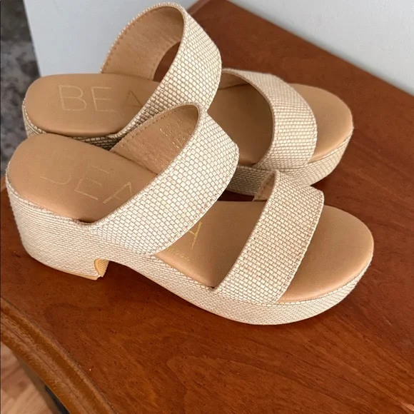 Elegant Cream Platform Sandals - Picture 3 of 4